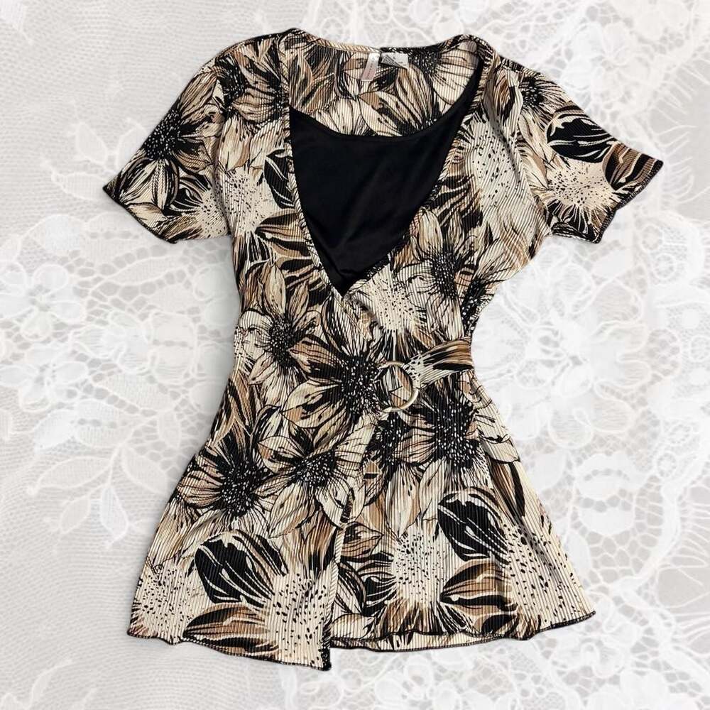 Nick & Sarah Floral Pleated Short Sleeve Layered Top